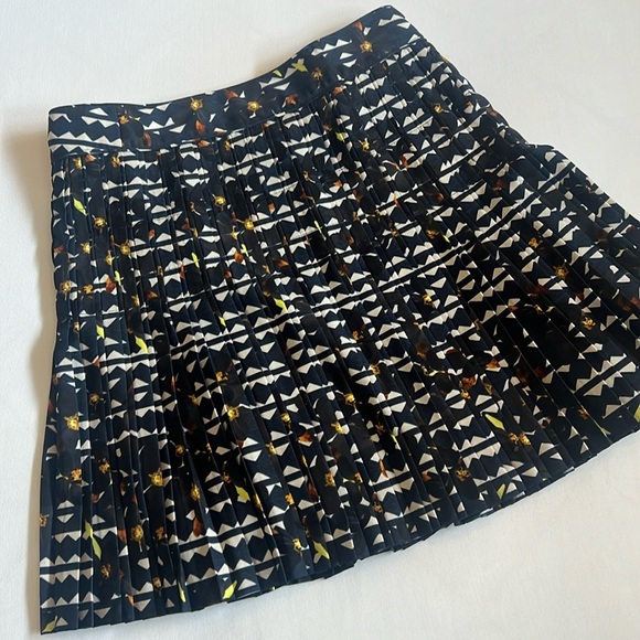 Flippy! J Crew pleated mini skirt - Sz 2 - Picture 2 of 5